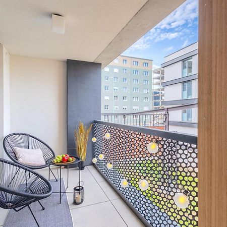 Design Apartment - Balcony, Free Parking, Yoga, 10 Mins To Center, By Gravity Прага Екстер'єр фото