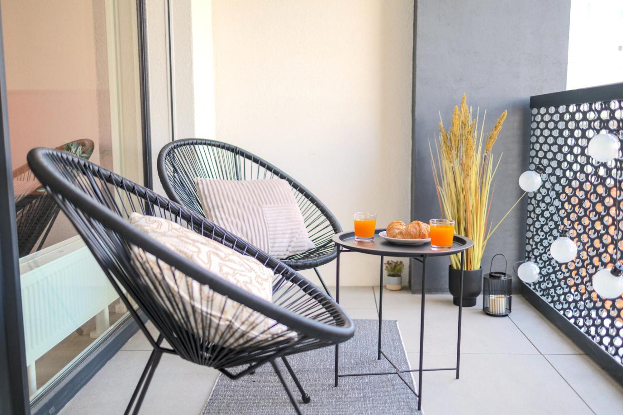 Design Apartment - Balcony, Free Parking, Yoga, 10 Mins To Center, By Gravity Прага Екстер'єр фото