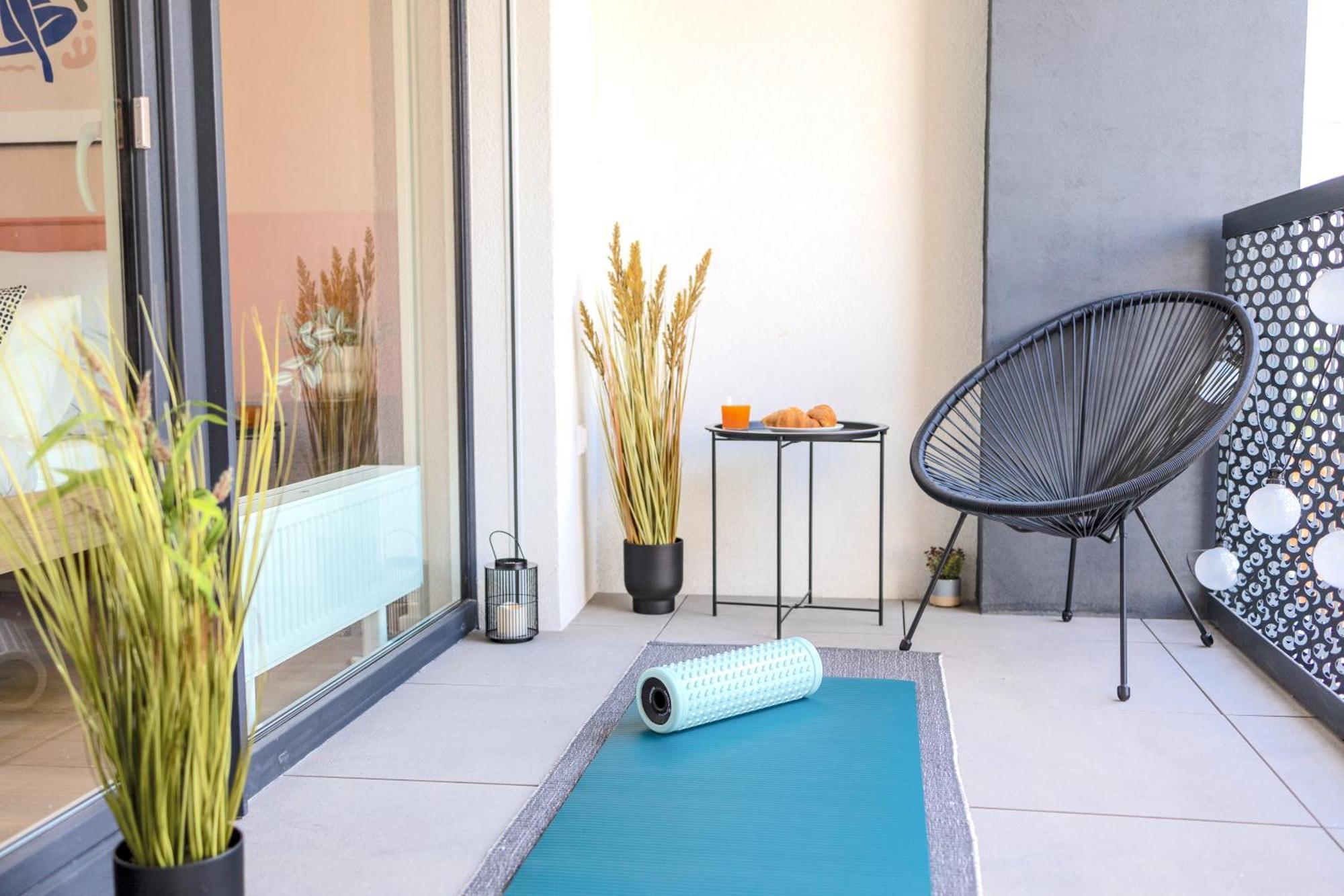 Design Apartment - Balcony, Free Parking, Yoga, 10 Mins To Center, By Gravity Прага Екстер'єр фото